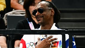 Le rappeur américain Snoop Dogg assiste aux qualifications féminines de gymnastique artistique lors des Jeux Olympiques de Paris 2024, le 28 juillet 2024.
