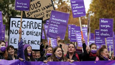 Des manifestantes du mouvement "Noustoutes" dénoncent les violences sexistes et sexuelles à Toulouse, le 21 novembre 2021
