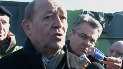 Jean-Yves Le Drian, le ministre de la Défense, à Miramas le 25 janvier 2013.