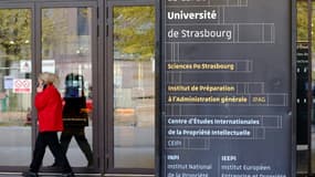 Une femme marche devant l'Institut d'études politiques (Sciences-Po) de Strasbourg, le 30 octobre 2024