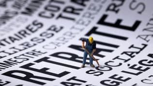 Une figurine sur des impressions liées à la réforme des retraites, le 18 janvier 2023 à Paris