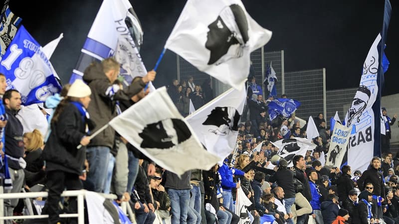 Des supporters corses de Bastia