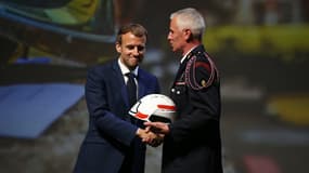 Emmanuel Macron et Grégory Allione en 2021
