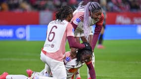 Melchie Dumornay, Tabitha Chawinga et Kadidiatou Diani lors de Bayern-OL, le 18 mars 2025.