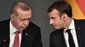Recep Tayyip Erdogan et Emmanuel Macron lors d'un sommet sur la crise syrienne à Istanbul, en Turquie, le 27 octobre 2018
