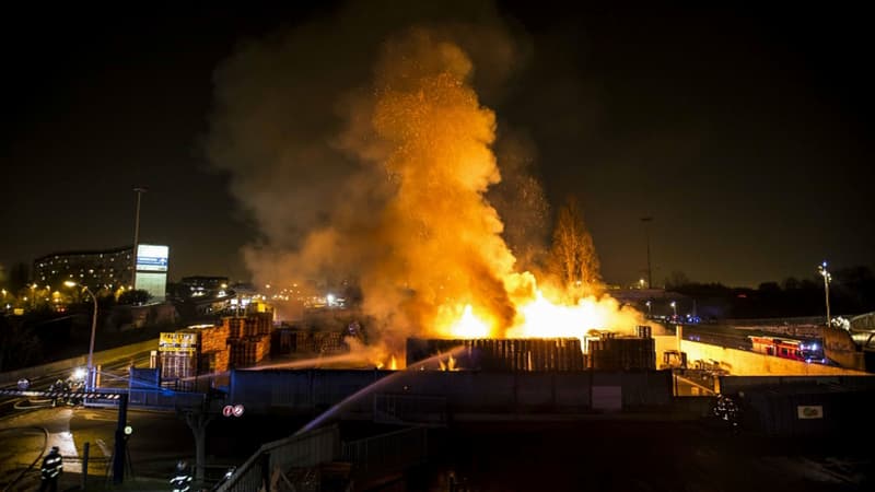 Un violent incendie provoqué par des explosions de gaz a ravagé une zone industrielle à Bondy.