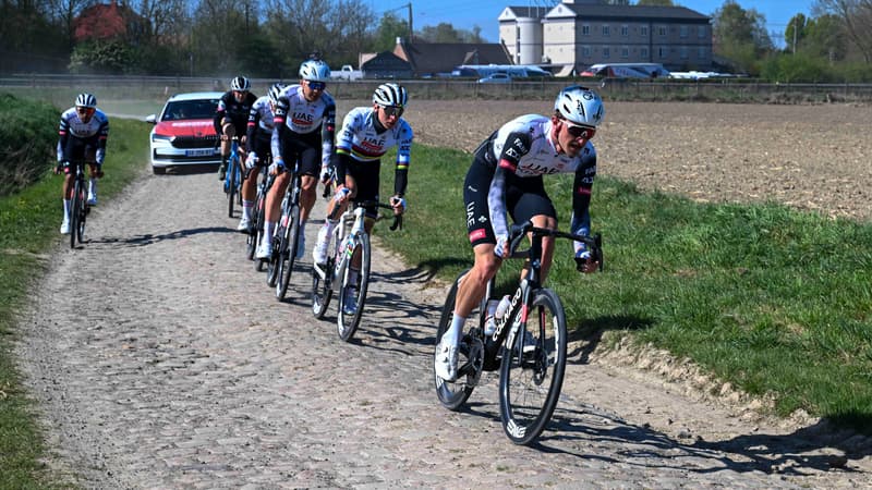 Mikkel Bjerg avec Tadej Pogacar lors de la reconnaissance de Paris Roubaix le 11 avril 2025 2269395