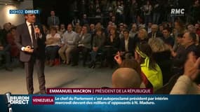 Interpellé par un "gilet jaune" qui demande la dissolution de l'Assemblée, Emmanuel Macron réagit