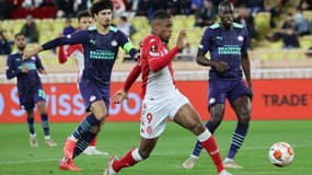 L'attaquant néerlandais de Monaco Myron Boadu (c) contre le PSV Eindhoven en Ligue Europa, le 4 novembre 2021 au stade Louis-II