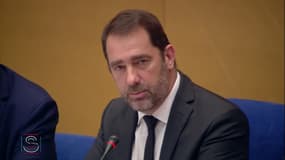 Devant le Sénat, Christophe Castaner invite les gilets jaunes "à ne pas se rassembler à Paris samedi prochain"