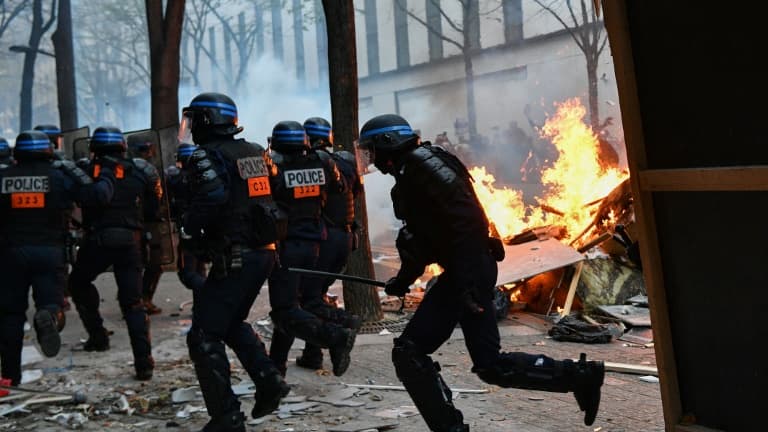 Intervention des forces de l'ordre lors de la manifestation contre la loi Sécurité globale, le 5 décembre 2020 à Paris