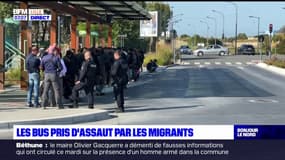 Calais: les exilés empruntent le bus pour trouver des points de traversée