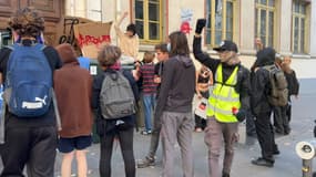 Des établissements de Lyon ont été barricadés par des lycéens ce vendredi matin.