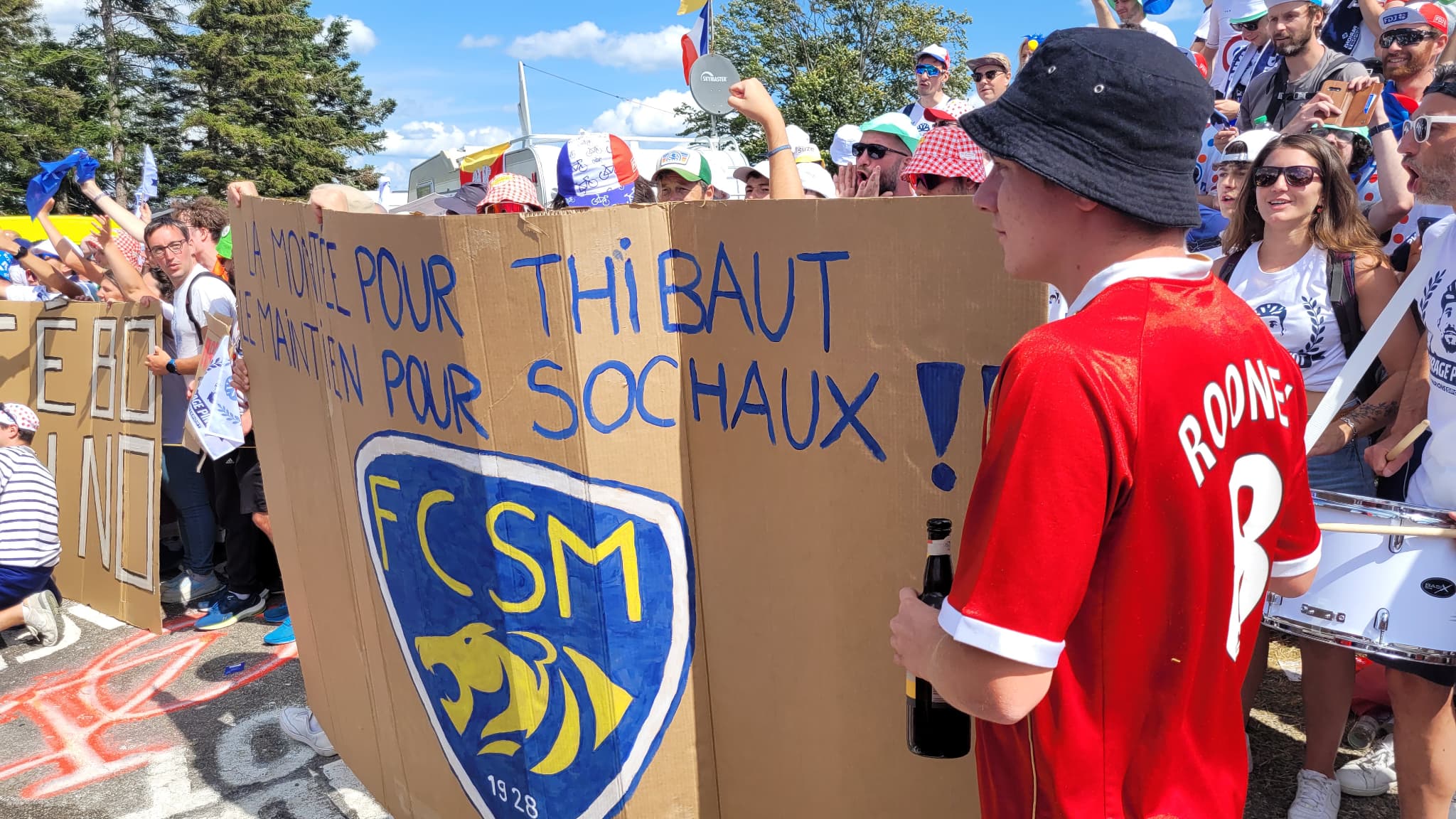 Des supporters de Thibaut Pinot le 22 juillet 2023 sur le Tour de France