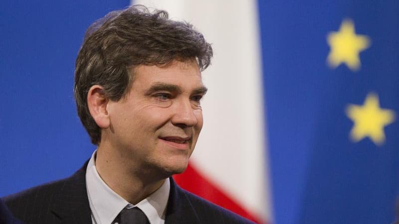 Le PDG de Titan Maurice M. Taylor Junior, qui a renoncé à racheter l'usine Goodyear d'Amiens-Nord parce que les ouvriers français n'y travailleraient que trois heures par jour, poursuit son échange d'amabilités avec Arnaud Montebourg, le qualifiant notamm