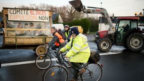 Des milliers de personnes et de nombreux tracteurs convergent vers Nantes pour protester contre le projet d'aéroport.