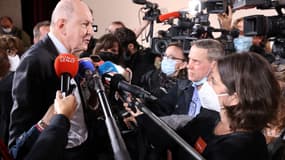 Jean-Marc Sauvé face à la presse.