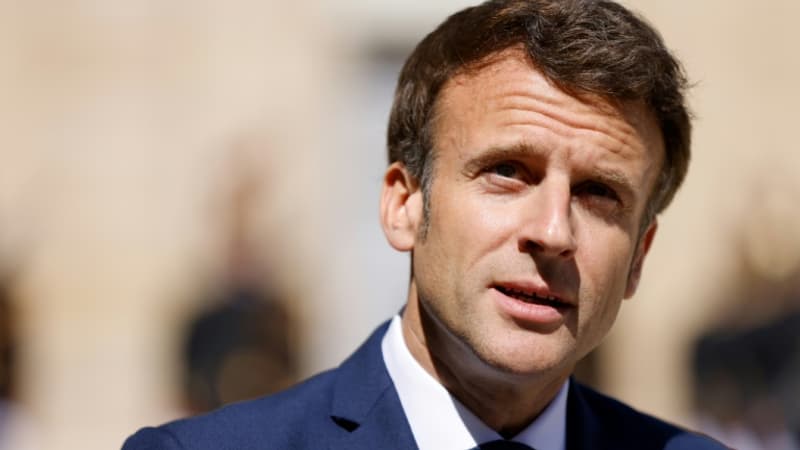 EN DIRECT - Macron au chevet de l'hôpital à Cherbourg, Philippe bat le pavé: suivez la campagne des législatives