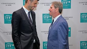 Gerard Piqué avec le président de l'ITF David Haggerty