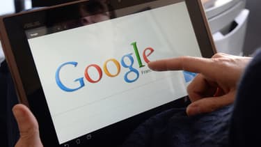 Le groupe américain serait en négociations avec des opérateurs pour que les utilisateurs américains de ses services puissent se connecter où qu’ils soient dans le monde et… sans surcout.