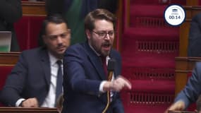  "Nous n'avons pas de leçons à recevoir de ceux qui offrent une victoire historique à l'extrême droite": l'échange tendu entre Benjamin Lucas (EELV) et Gérald Darmanin sur la loi immigration