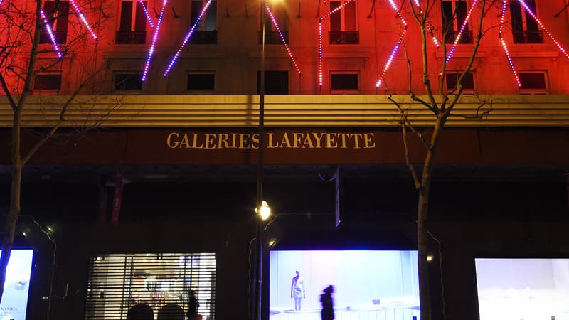 Vue des Galeries Lafayette, boulevard Haussmann à Paris.