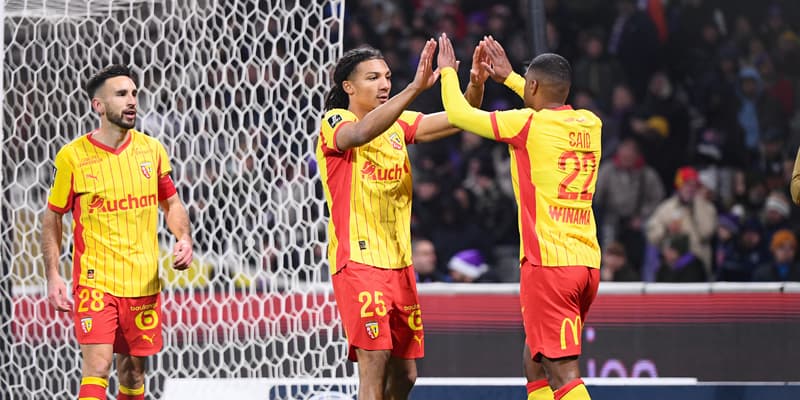 Les joueurs de Lens célèbrent un but face à Toulouse, le 2 janvier 2026.