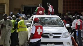 Evacuation des victimes de l'attaque de Kano au Nigeria. Le bilan toujours provisoire des attentats commis vendredi soir dans cette ville dans le nord du Nigeria, a été porté dimanche à 178 morts, selon un médecin travaillant dans l'un des principaux hôpi