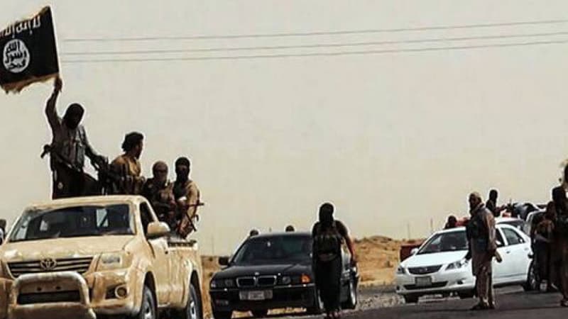 Une image mise en ligne le 14 juin 2014 sur un site jihadiste montre des soldats de Daesh sur une route irakienne. -