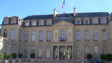 La vente aux enchères de bouteilles de vin issues de la cave de l'Elysée constitue une première.