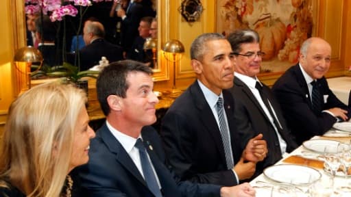Manuel Valls, Barack Obama et Laurent Fabius lors du dîner à L'Ambroisie, le 30 novembre 2015 à Paris Manuel Valls, Barack Obama et Laurent Fabius lors du dîner à L'Ambroisie, le 30 novembre 2015 à Paris