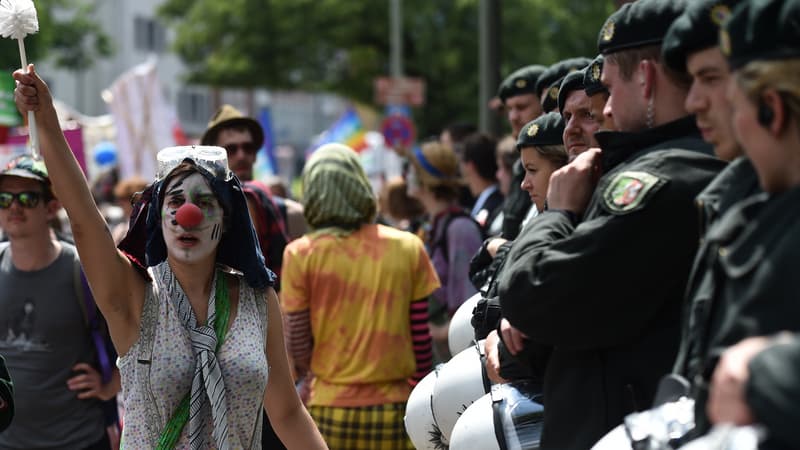 Plusieurs milliers de personnes ont défilé samedi près d'Elmau, en Allemagne, où doit se tenir le sommet du G7, dimanche et lundi.