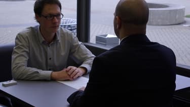 Les recruteurs peuvent se montrer très pointilleux sur la manière de se tenir et de s'exprimer du candidat.