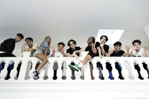Photo prise le 29 mai 2020 dans une villa parisienne de jeunes influenceurs qui postent leurs créations sur le très populaire réseau social TikTok Photo prise le 29 mai 2020 dans une villa parisienne de jeunes influenceurs qui postent leurs créations sur le très populaire réseau social TikTok