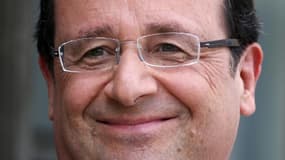 A l'occasion du 130e anniversaire de l'Alliance française, François Hollande a évoqué mardi le souvenir de son grand-père instituteur lui apprenant chaque jour une page du dictionnaire. /Photo prise le 15 juillet 2013/REUTERS/Charles Platiau