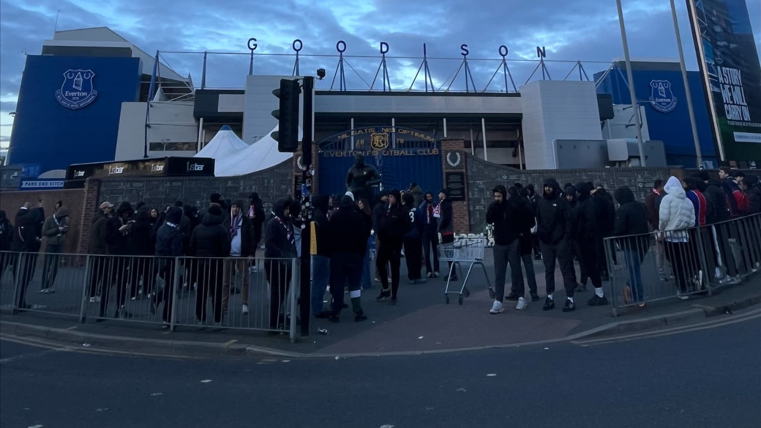 Des supporters du PSG à Liverpool le 11 mars 2025