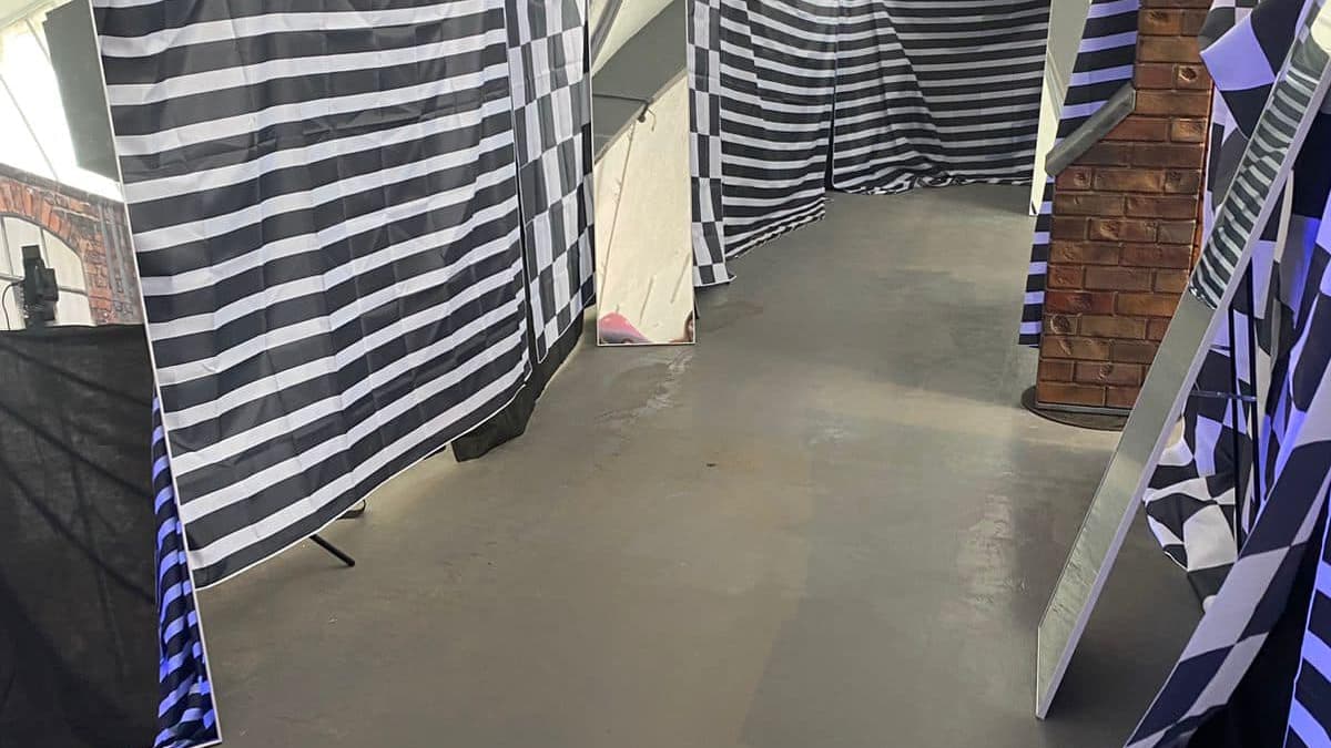 Photo des couloirs de l'expérience Willy's Chocolate Experience à Glasgow le 24 février 2024, publiée sur Facebook. 