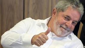 Le président brésilien Lula, déjà nanti d'une cote de popularité à faire pâlir ses homologues et quasiment assuré de voir son amie Dilma Rousseff lui succéder à la tête du Brésil, a reçu jeudi un nouvel honneur : sa biographie portée à l'écran a été chois