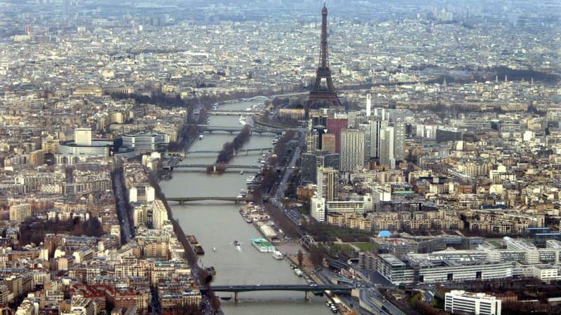 Le Sénat a rejeté lundi la création de la métropole de Paris prévue par le projet de loi de décentralisation, qui devait servir de base au futur établissement public du "Grand Paris". /Photo d'archives/REUTERS/Charles Platiau