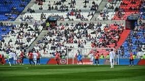 Les tribunes clairsemées du Groupama Stadium pour Lyon-Rennes, le 9 avril 2023.