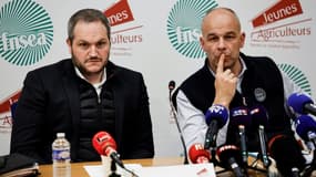 Les dirigeants des deux syndicats agricoles majoritaires, la FNSEA et les Jeunes agriculteurs (JA), Arnaud Rousseau (D) et Arnaud Gaillot (G), lors d'une conférence de presse le 13 février 2024 à Paris