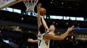 Rudy Gobert au contre face à Pat Connaughton (Bucks)