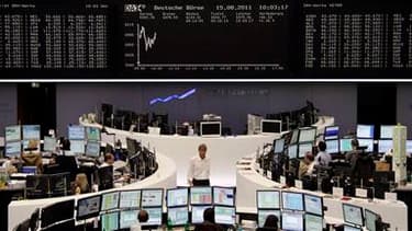 A la Bourse de Francfort. Les Bourses européennes réduisent leurs gains lundi après les déclarations d'un porte-parole du gouvernement allemand selon lesquelles les Eurobonds ne seront pas au menu de la réunion de mardi entre Nicolas Sarkozy et Angela Mer