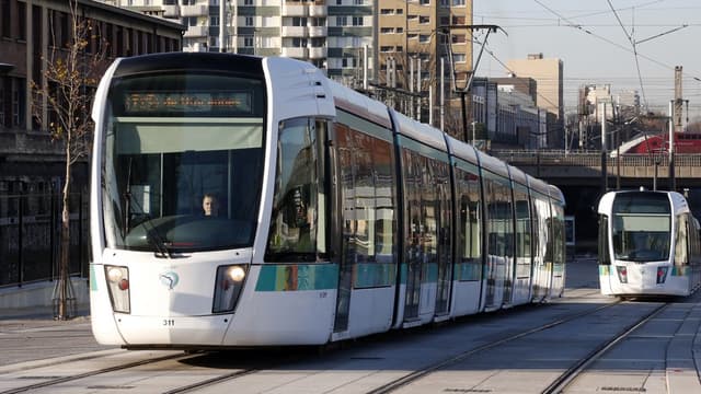 Hors de la région capitale, la filiale RATP Dev a pris en charge l'exploitation des transports urbains de Lorient et a inauguré les tramway de Ouargla et Sétif, exploitant désormais six réseaux de trams en Algérie. 
