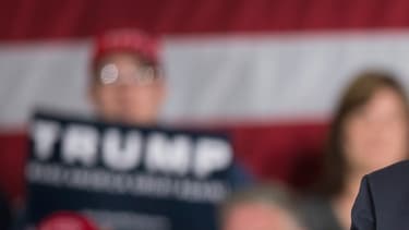 Il accuse aussi M. Trump d'avoir "miné la sécurité du pays en appelant à interdire aux musulmans l'entrée dans le pays"