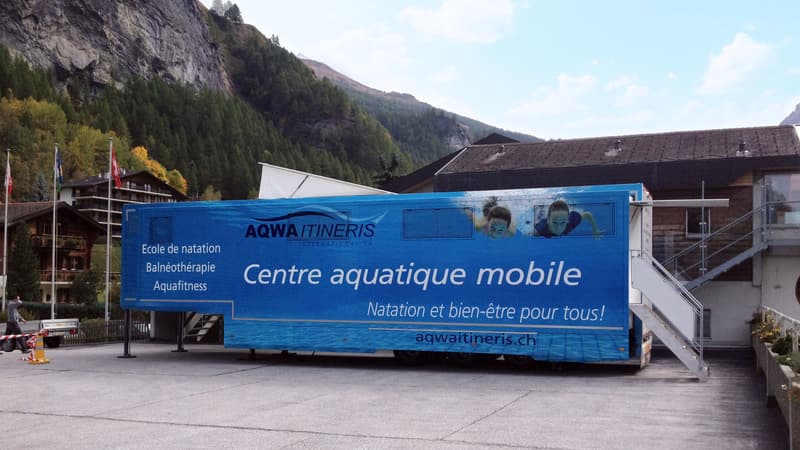 La piscine mobile sillonne les petites communes 