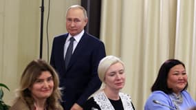 Le président russe Vladimir Poutine arrive à une réunion avec des mères des militaires russes envoyés en Ukraine, le 25 novembre 2022 (illustration).