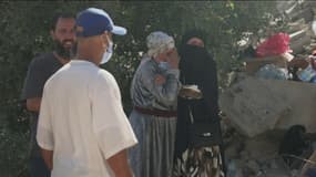 Photo de familles de victimes à Imi N'Tala au Maroc le 11 septembre 2023.