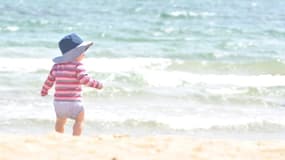 Pourquoi il est primordial de protéger les bébés du soleil
