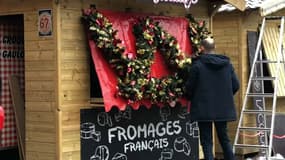 Préparations du marché de Noël 2021 à Lille.